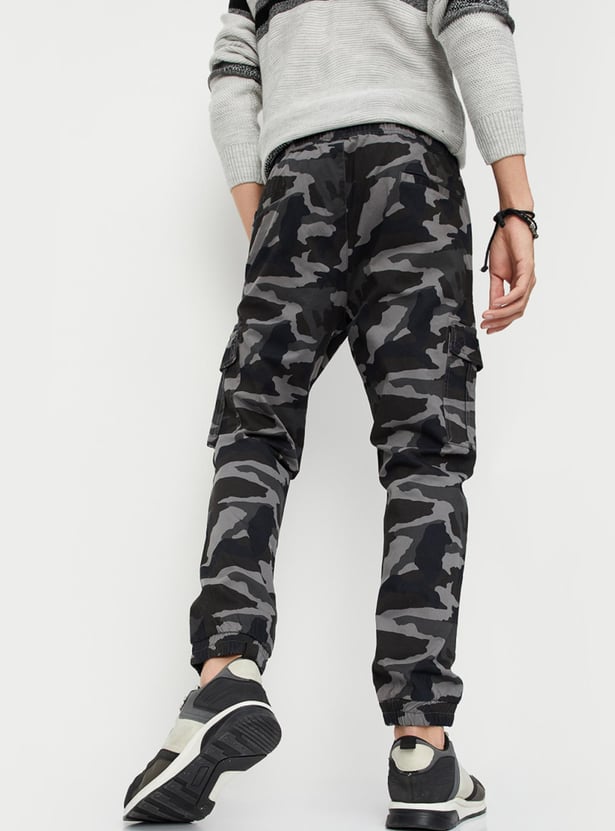 Men Camouflage Carrot Fit Jogger Trousers