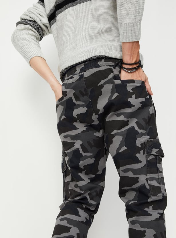 Men Camouflage Carrot Fit Jogger Trousers