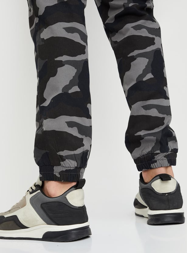 Men Camouflage Carrot Fit Jogger Trousers
