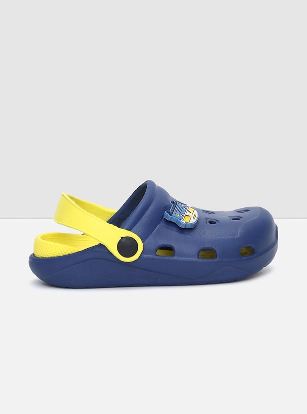 Boys Charm-Detailed Closed Toe Clogs