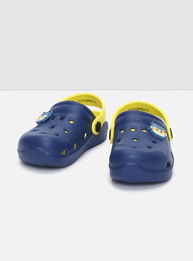 Boys Charm-Detailed Closed Toe Clogs