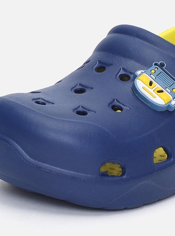 Boys Charm-Detailed Closed Toe Clogs