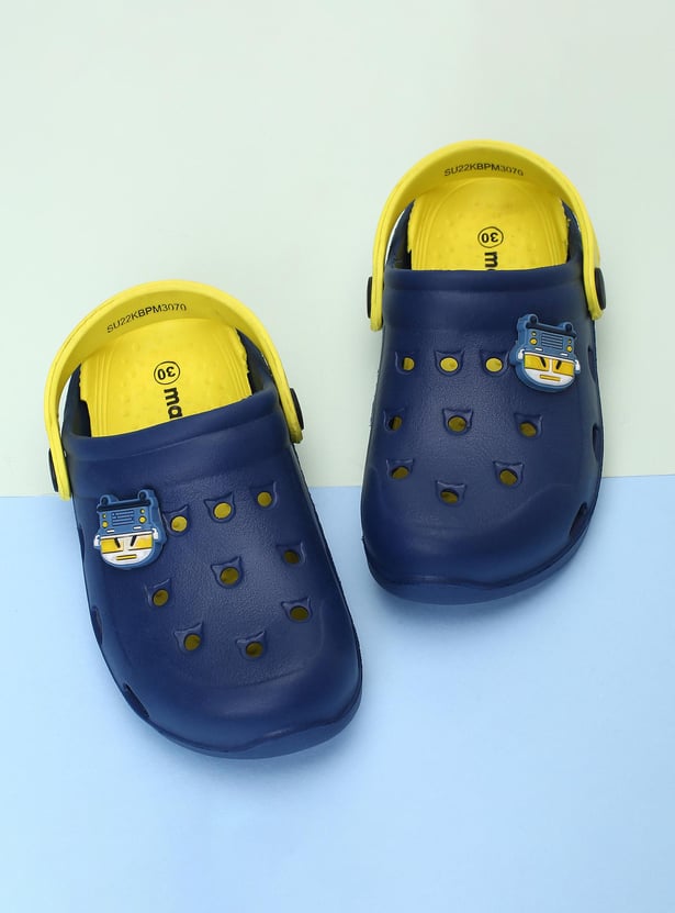 Boys Charm-Detailed Closed Toe Clogs