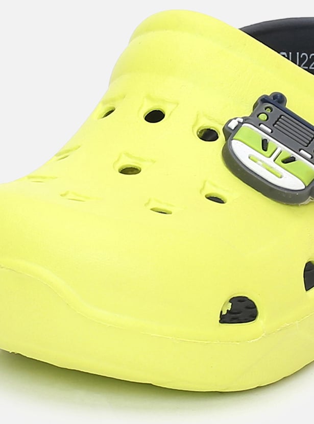 Buy Boys Charm-Detailed Closed Toe Clogs Online at just Rs. 399.0 ...