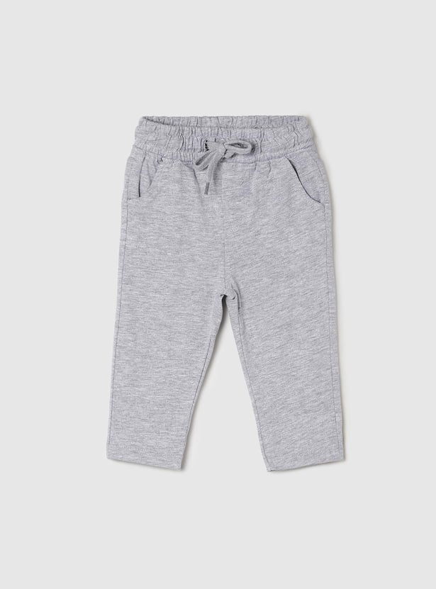Boys Graphic Print T-Shirt With Solid Pants