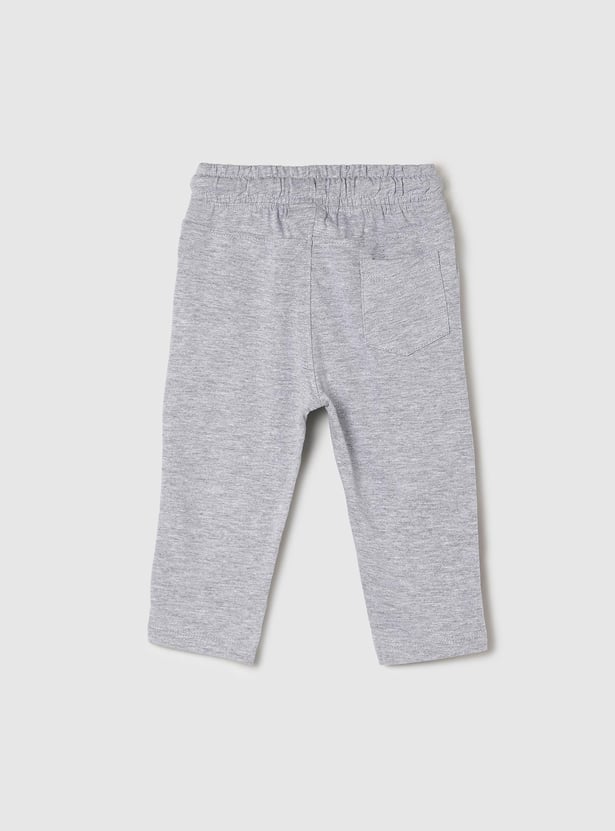 Boys Graphic Print T-Shirt With Solid Pants
