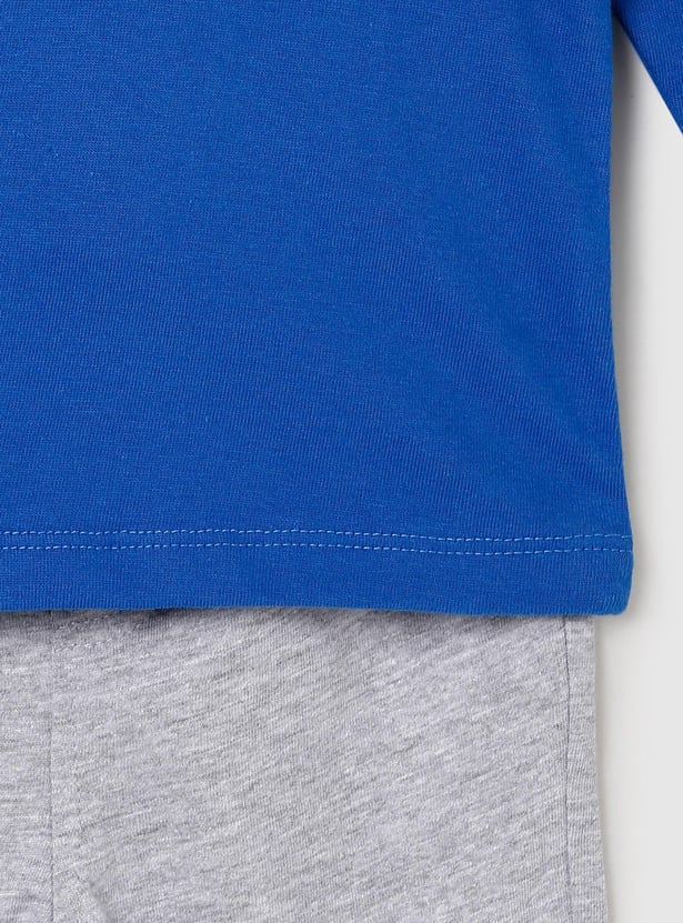Boys Graphic Print T-Shirt With Solid Pants