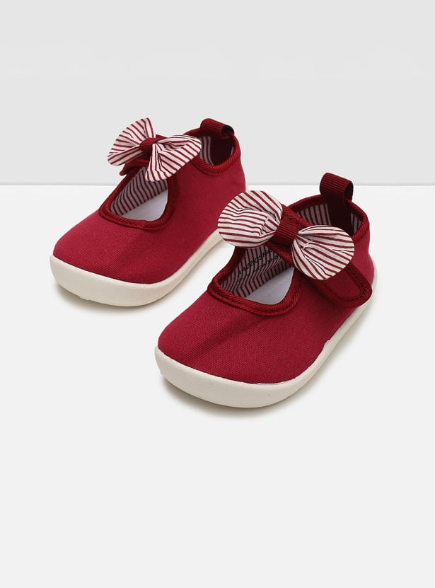 Girls Solid Velcro Closure Casual Shoes