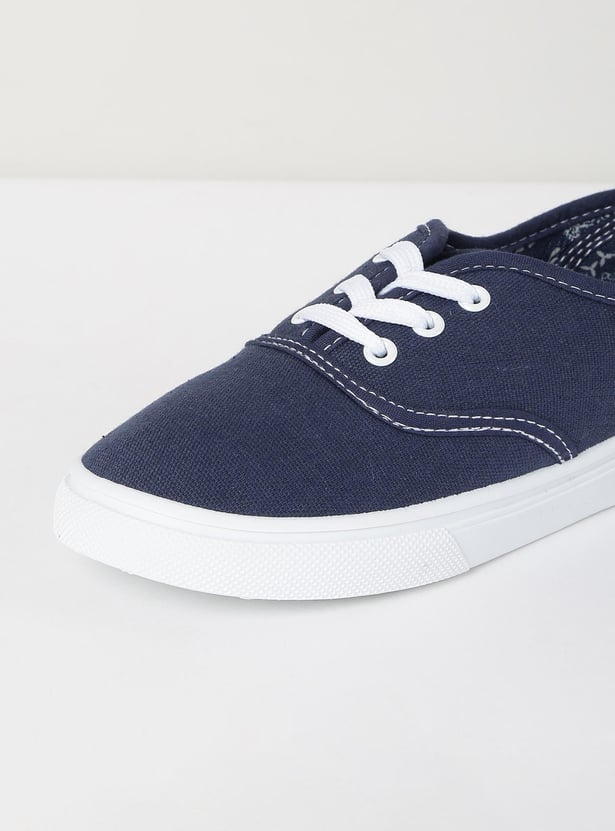 Boys Textured Lace-Up Casual Shoes