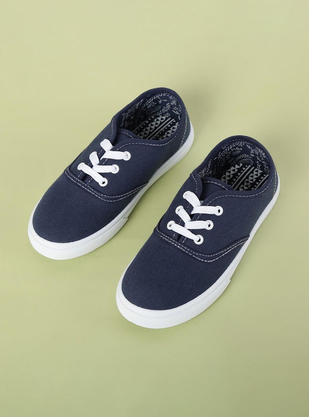 Boys Textured Lace-Up Casual Shoes