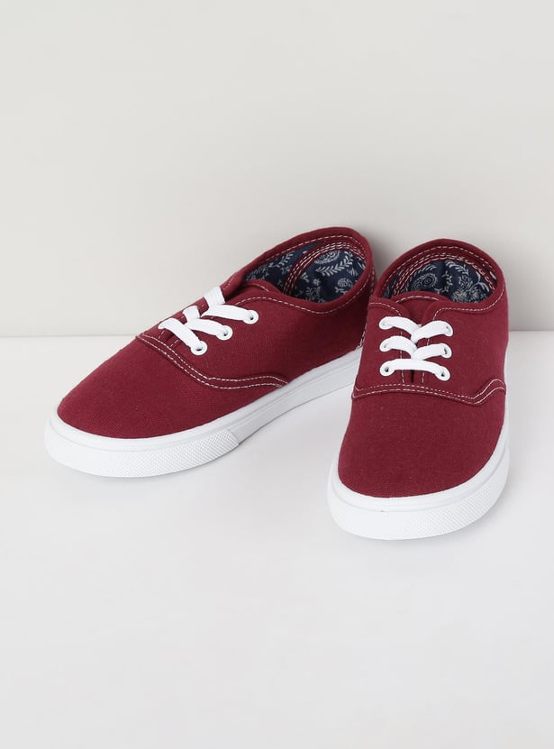 Boys Textured Lace-Up Casual Shoes