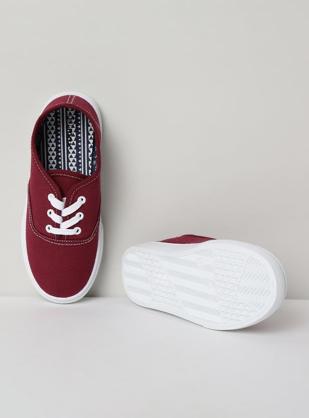 Boys Textured Lace-Up Casual Shoes