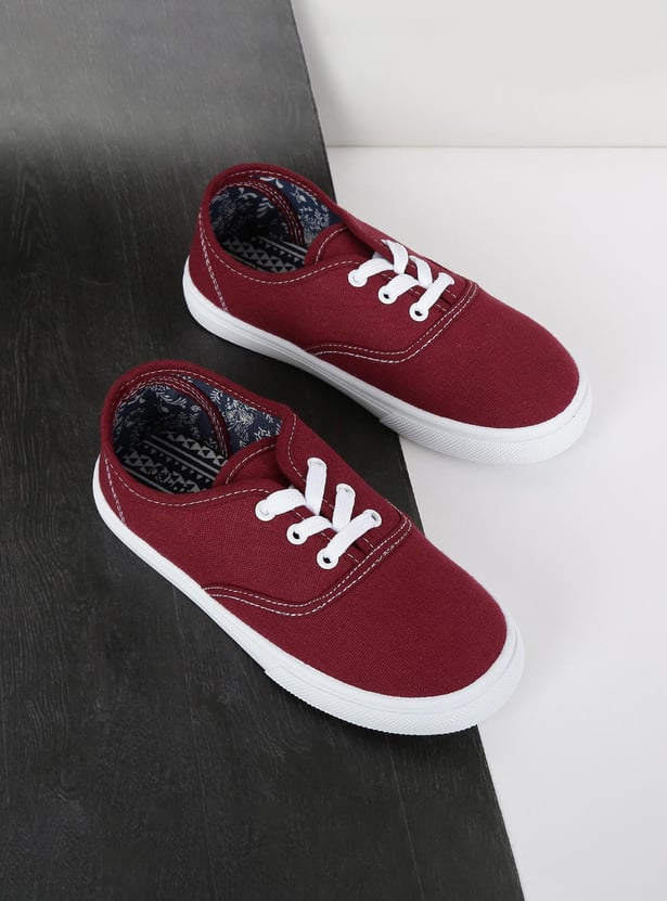 Boys Textured Lace-Up Casual Shoes