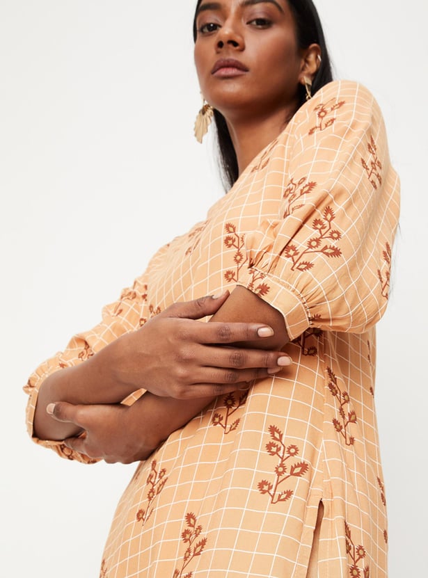 Women Checked Key-Hole Neck Kurta