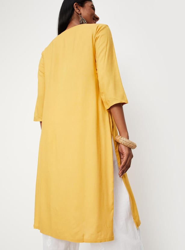 Women Embroidered Notched Neck Kurta