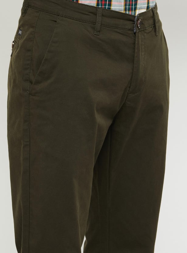 Men Solid Skinny Fit Chinos