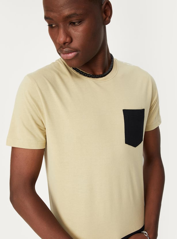 Men Colourblock Patch Pocket Crew Neck T-shirt