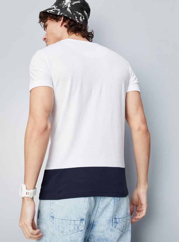 Men Colourblock Patch Pocket Crew Neck T-shirt