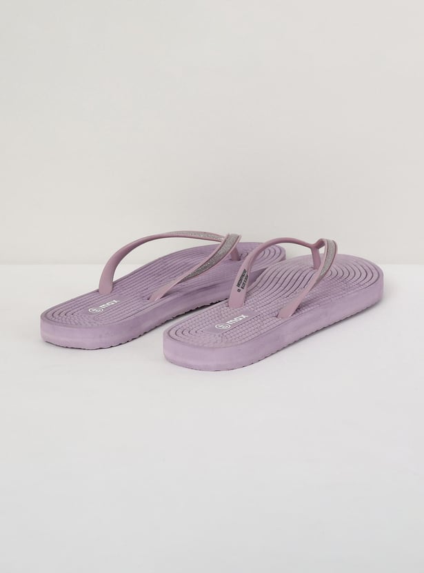 Women Textured V-Strap Flip Flops