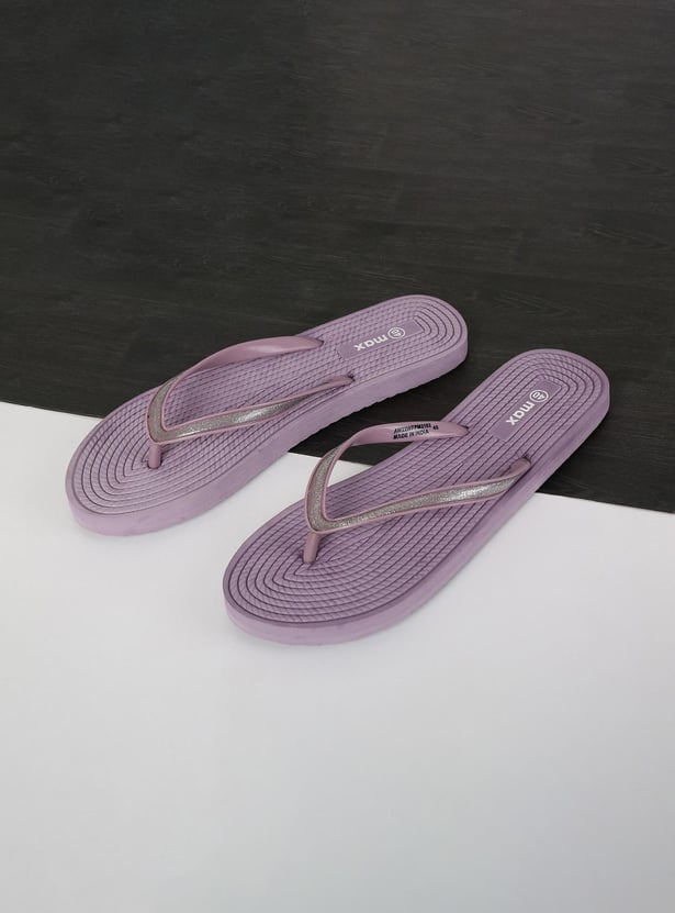 Women Textured V-Strap Flip Flops