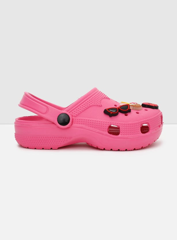 Girls Charm Detailed Pivoting Strap Clogs