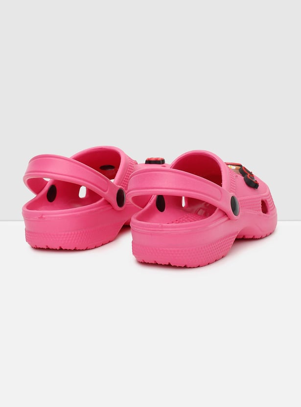 Girls Charm Detailed Pivoting Strap Clogs