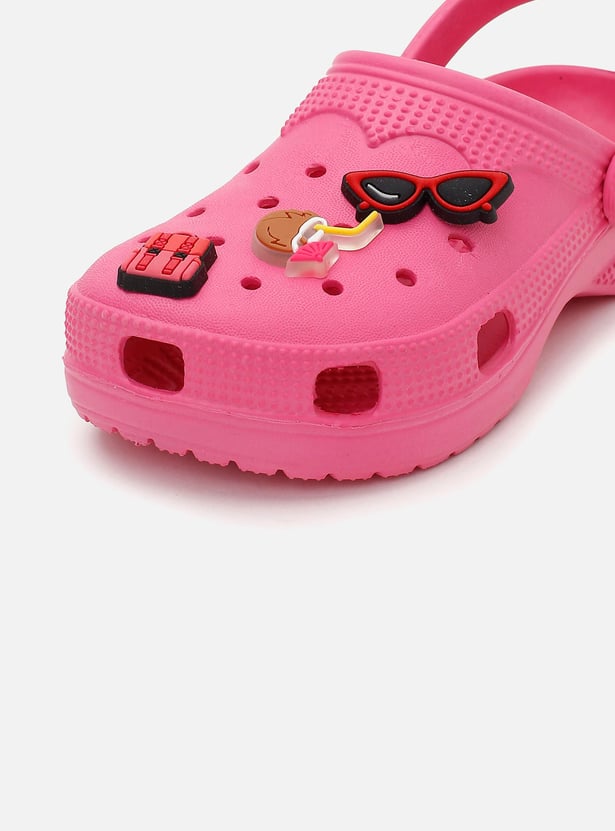 Girls Charm Detailed Pivoting Strap Clogs