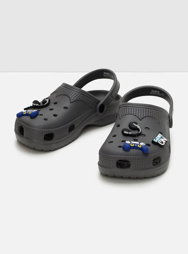 Boys Charm-Detailed Clogs with Pivoting Strap