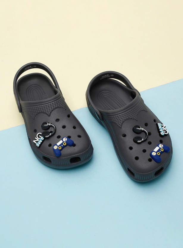 Boys Charm-Detailed Clogs with Pivoting Strap