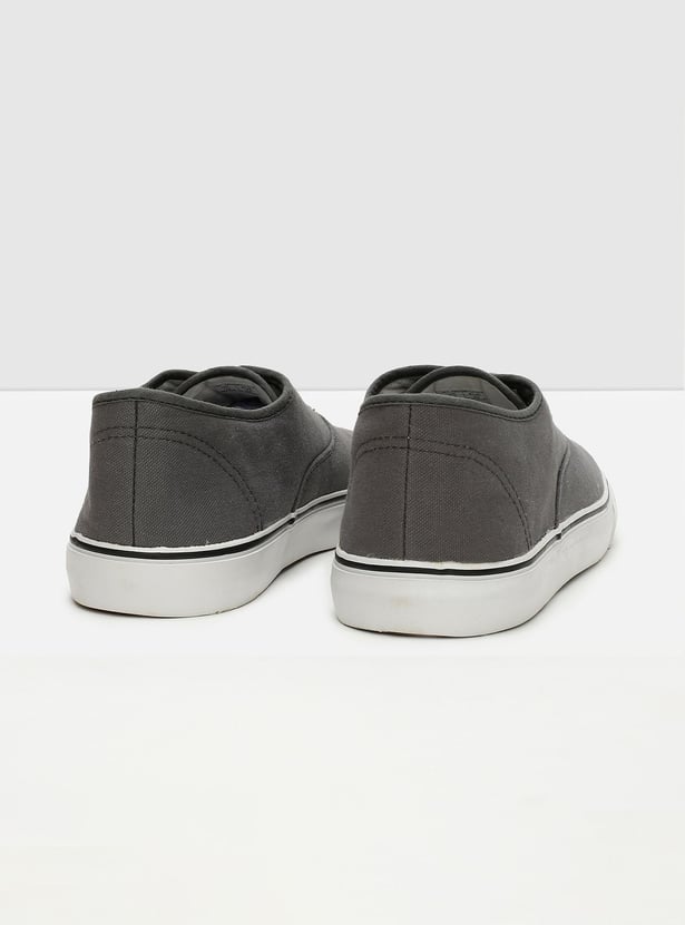 Men Solid Canvas Lace-Up Casual Shoes