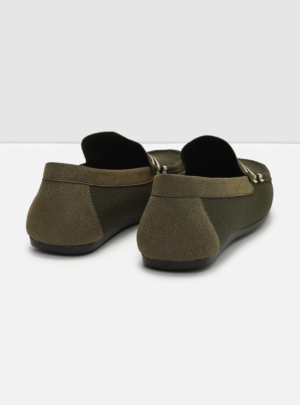 Men Striped Moc Toe Fly-Knit Loafers