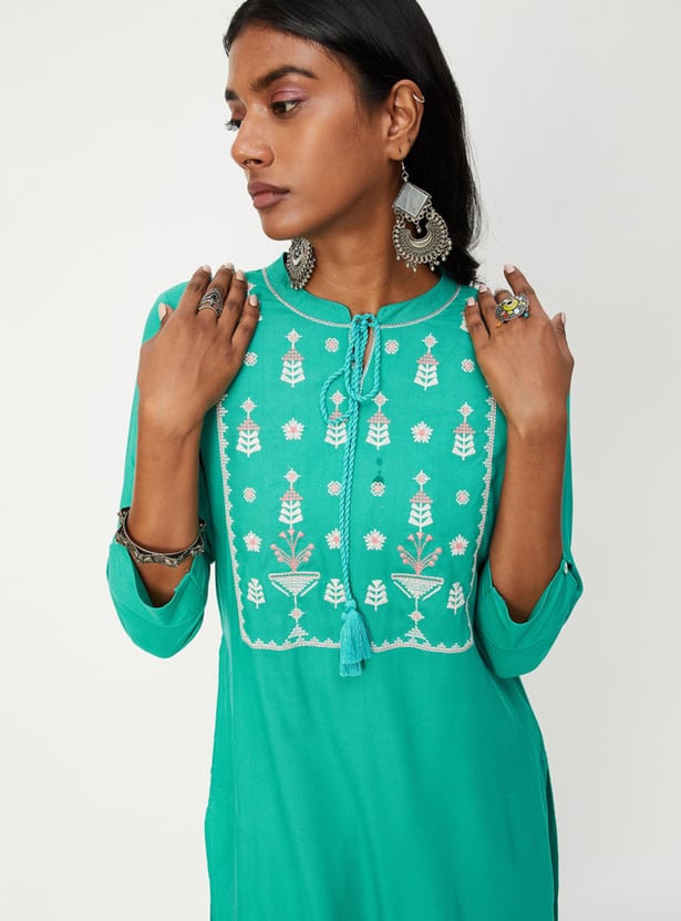 Women Embroidered Tie-Up Neck Kurta