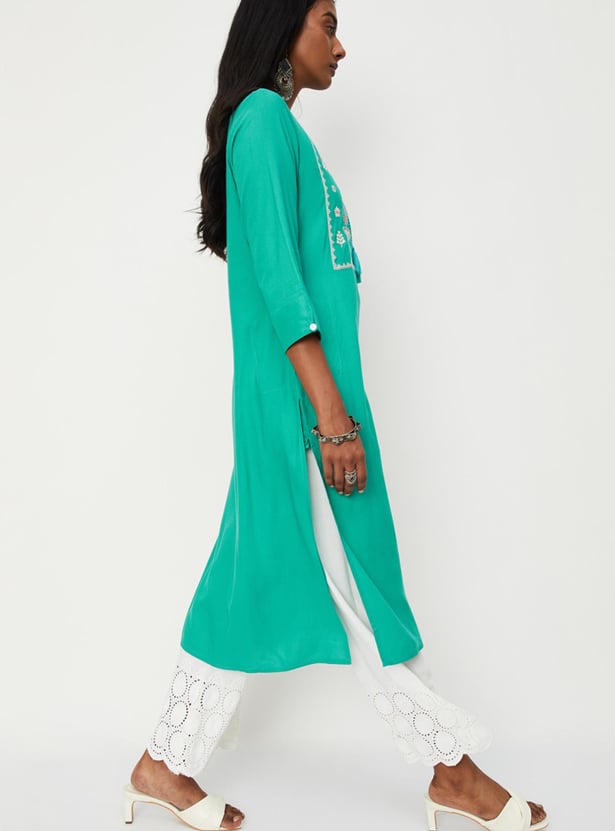Women Embroidered Tie-Up Neck Kurta