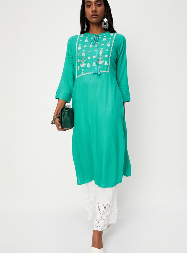 Women Embroidered Tie-Up Neck Kurta