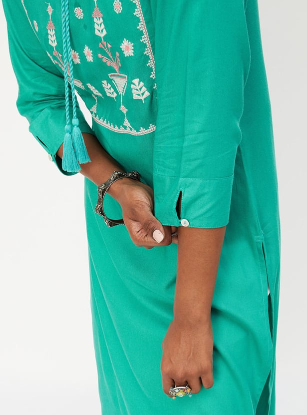 Women Embroidered Tie-Up Neck Kurta