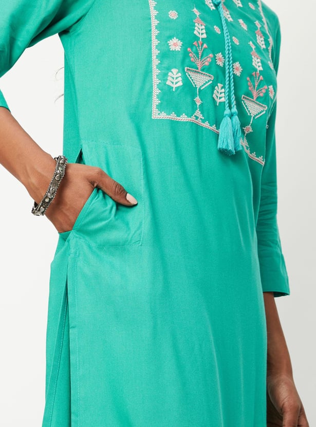 Women Embroidered Tie-Up Neck Kurta