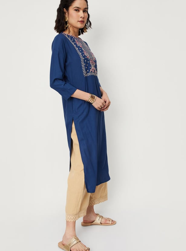 Women Embroidered Kurta with Pocket