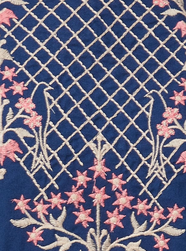Women Embroidered Kurta with Pocket
