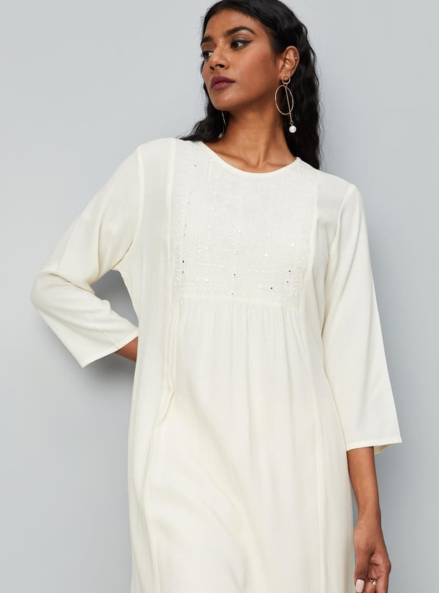 Women Embroidered Round Neck Straight Kurta