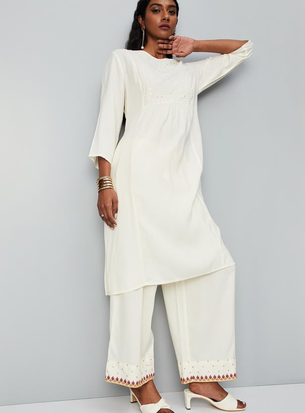 Women Embroidered Round Neck Straight Kurta