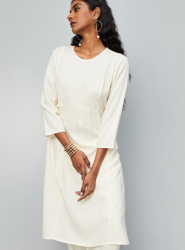 Women Embroidered Round Neck Straight Kurta