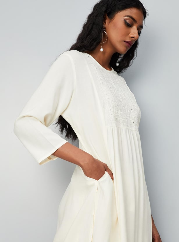Women Embroidered Round Neck Straight Kurta