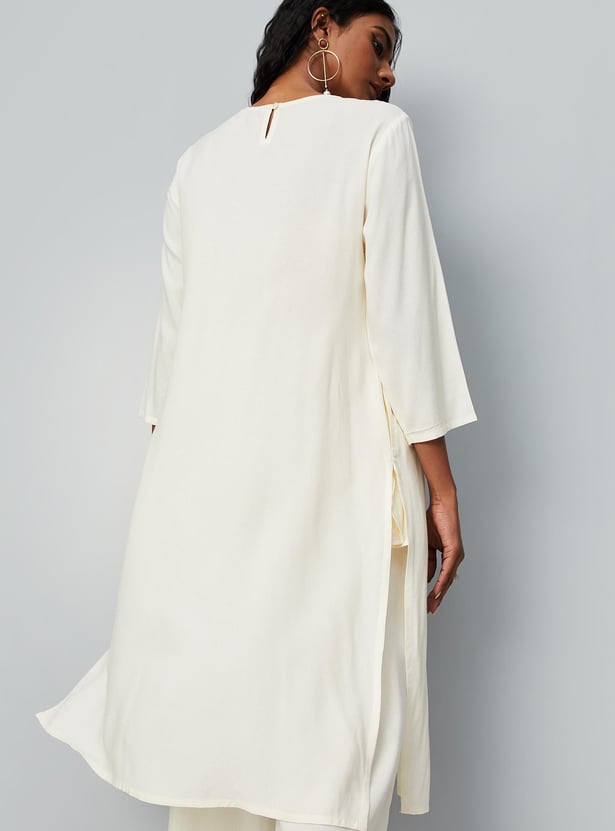 Women Embroidered Round Neck Straight Kurta