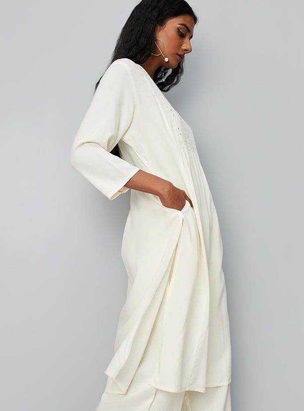 Women Embroidered Round Neck Straight Kurta
