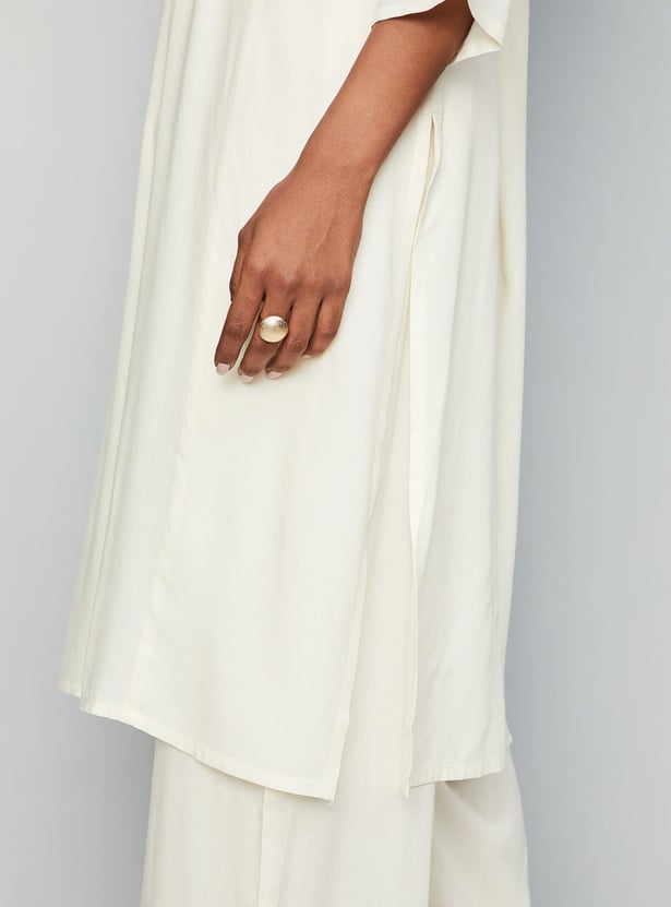 Women Embroidered Round Neck Straight Kurta