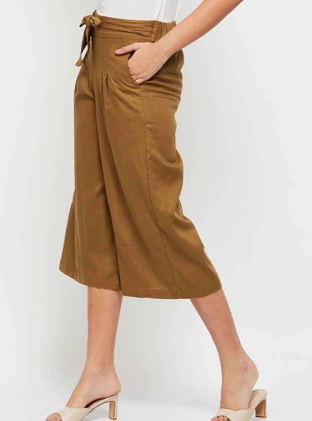Women Solid Elasticated Cropped Trousers