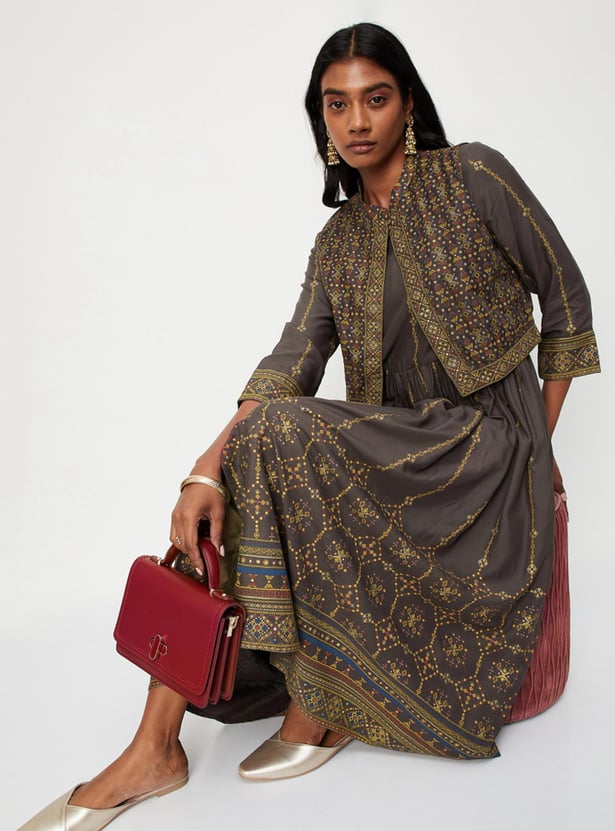 Women Embroidered Kurta with Jacket