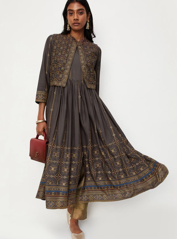 Women Embroidered Kurta with Jacket