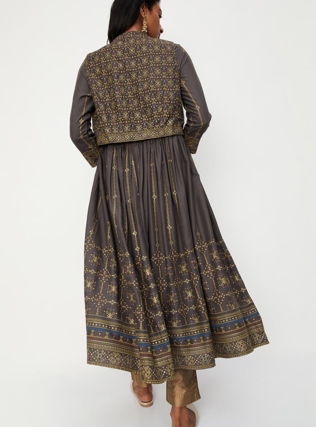 Women Embroidered Kurta with Jacket