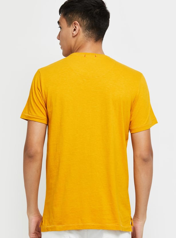 Men Graphic Printed Crew Neck Slim Fit T-shirt